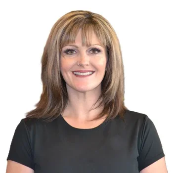 Portrait of Jenn Tenderella, Broker