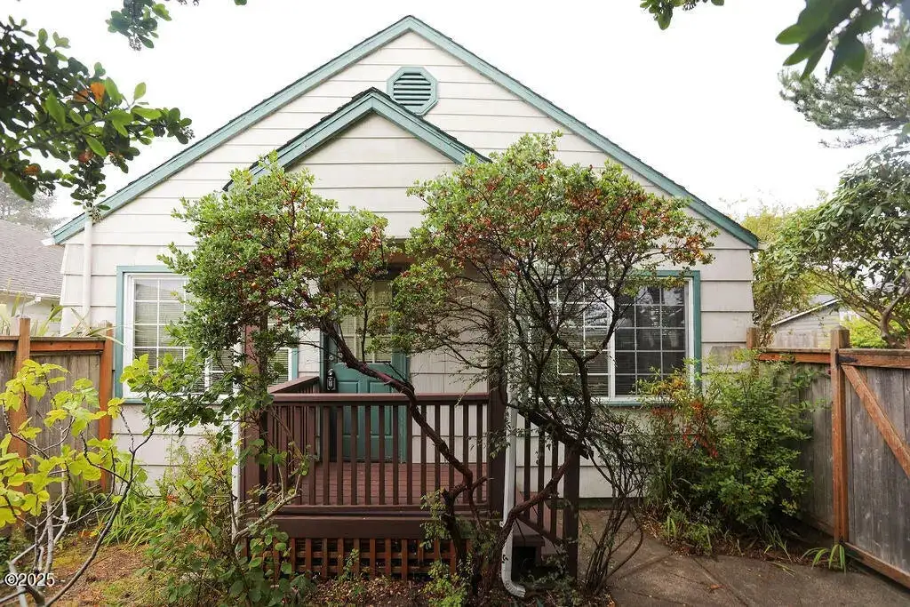760 NE Commercial Street | Waldport, Oregon