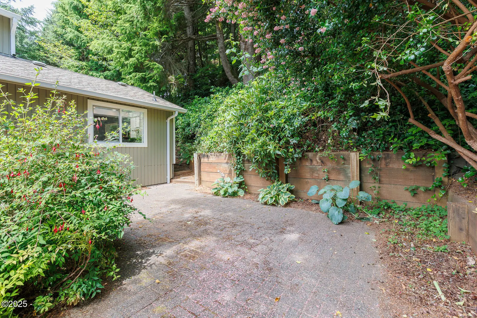 Home for Sale | 901 NE Lakewood Drive, Newport, OR